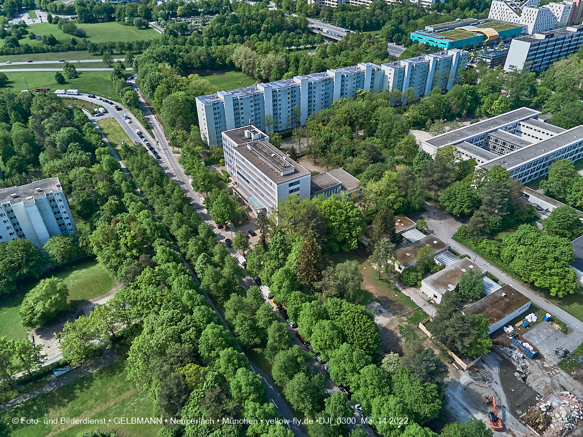 14.05.2022 - Luftbilder von der Baustelle Haus für Kinder in Neuperlach